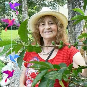 Meet your Posher, Leona